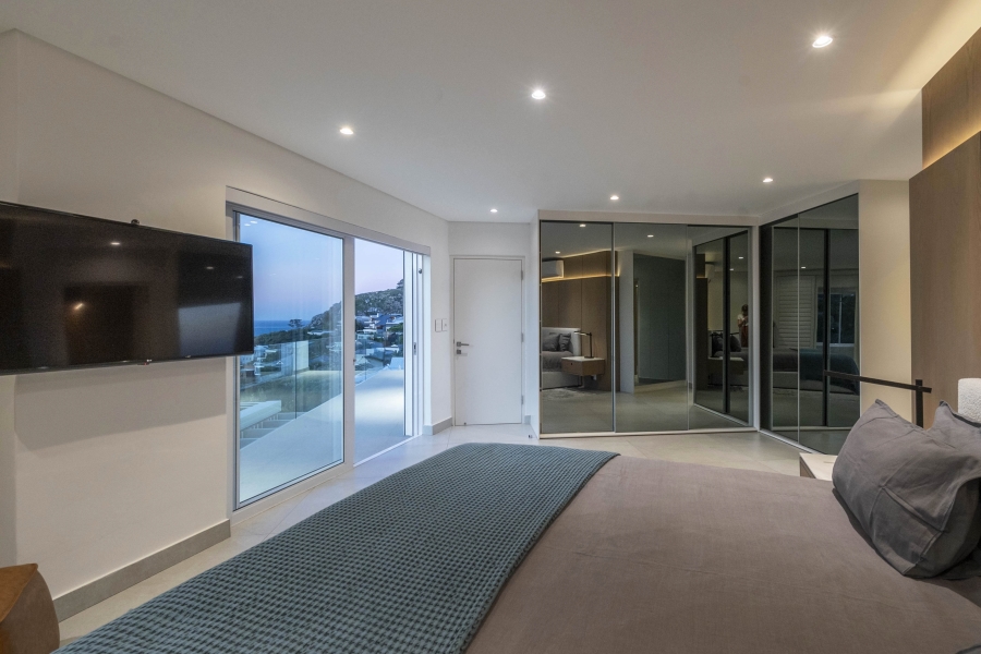 To Let 4 Bedroom Property for Rent in Llandudno Western Cape